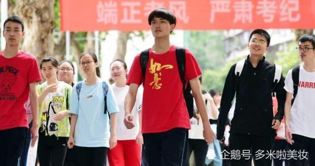 考场上的巨人 记2米3高考生的不凡之旅考场现2米23高考生比姚明高吗