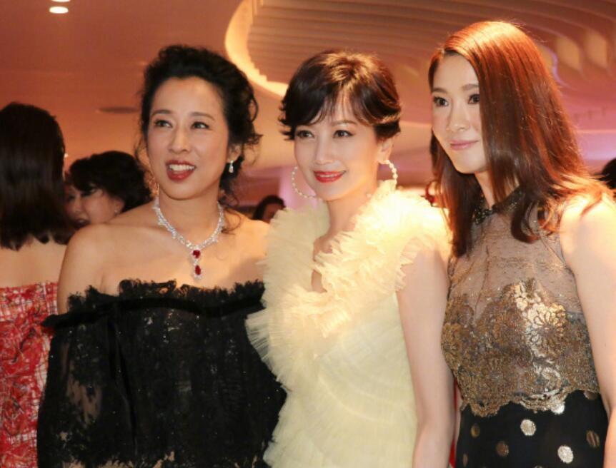 香港68岁老人的生活画卷—岁月静好,温情依旧香港68岁老人的生活视频